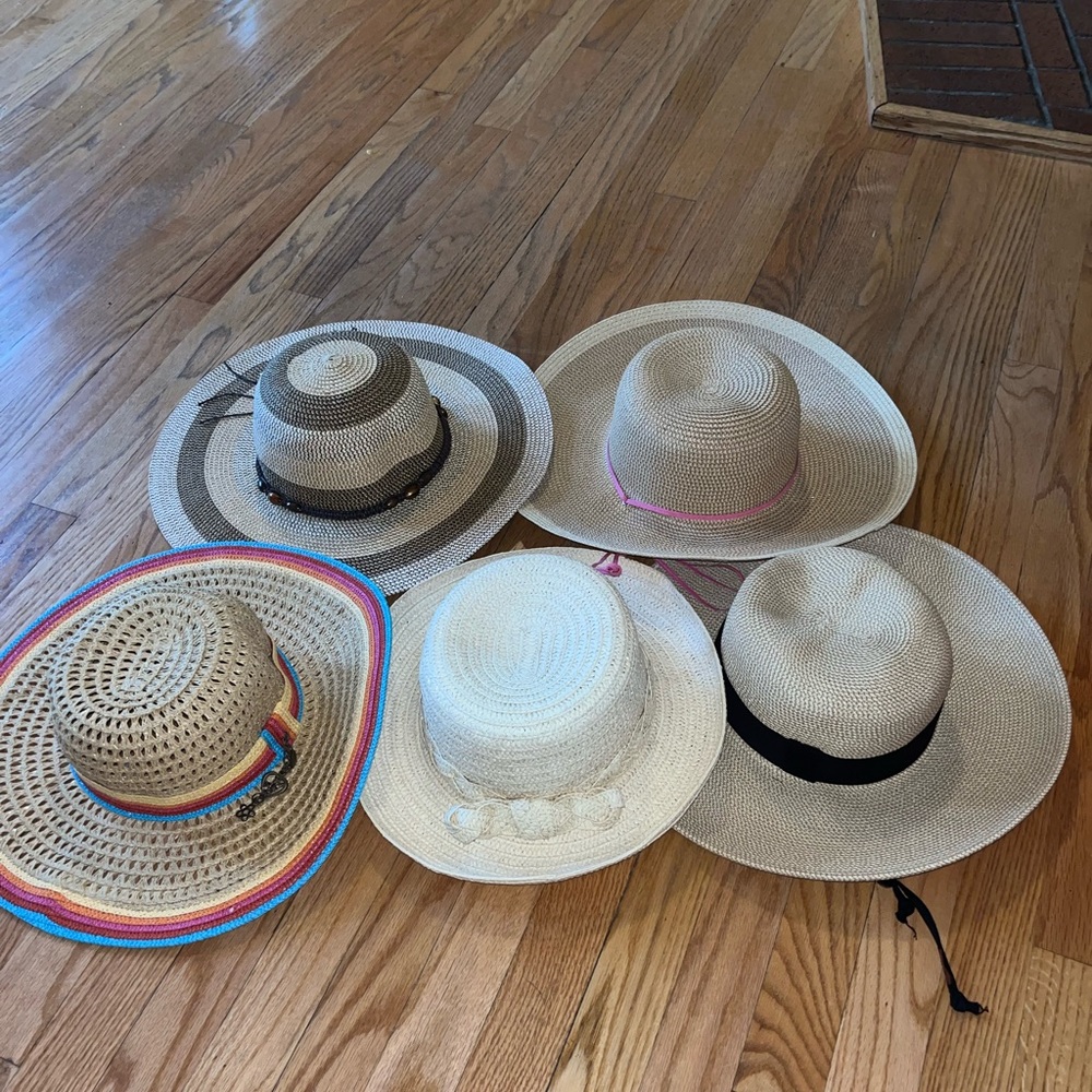 Straw beach hats